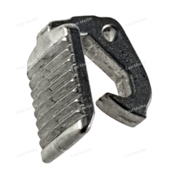 Крюк фиксации крышки бака  83M-24628-00