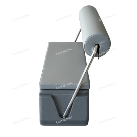 Сиденье-рундук (90х38.5х38.5см) с мягкой спинкой-валик. Цвет серый.